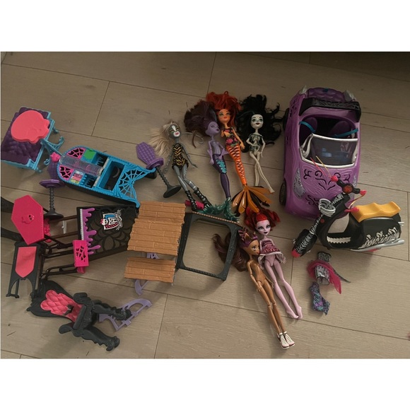 Monster High Doll & Accessories Bundle - Picture 1 of 11